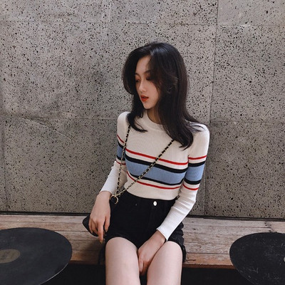 Triibuline velvetist jerseist naiste ovaalse kaelusega pluus