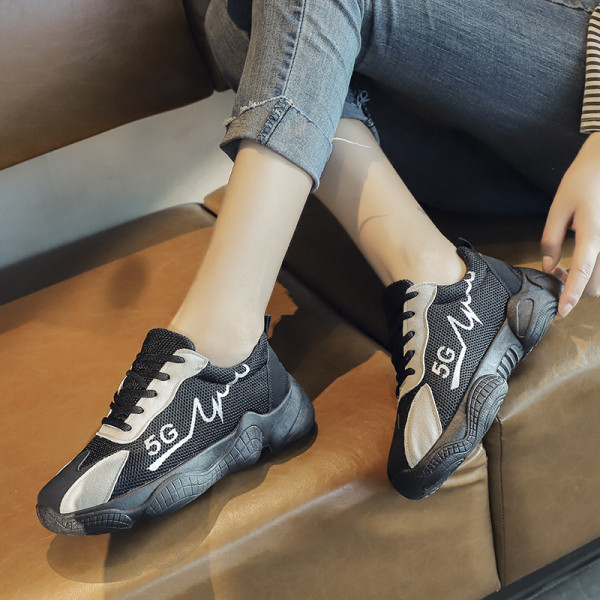 Sport és alkalmi női tornacipő 4,5 cm magas talppal