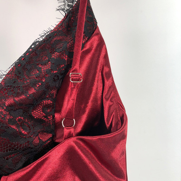 Uue mudeli lühike satiinkleit V-kaelusega ja õhukeste rihmadega