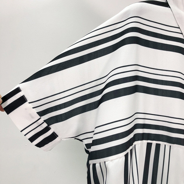 Uue mudeli lühike triibuline nööpidega kleit-särgi tüüp