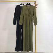 Moodne vabaaja kombinesoon pikkade varrukate ja V-kaelusega