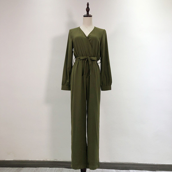 Moodne vabaaja kombinesoon pikkade varrukate ja V-kaelusega