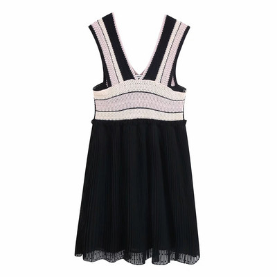 Lühike must plisseeritud kleit kootud ülaosaga