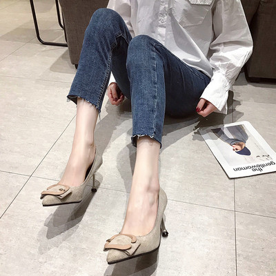 Stiilsed õhukeste kontsade ja pandlaga naiste kingad