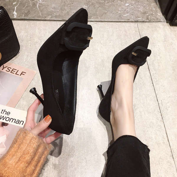 Stiilsed õhukeste kontsade ja pandlaga naiste kingad