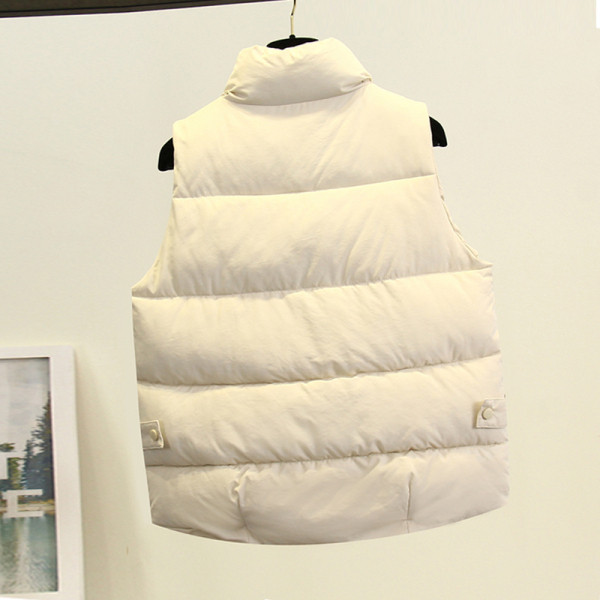 Igapäevane paks taskute ja nööpidega naistevest