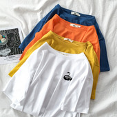 Női alkalmi póló széles modell hattyú rátéttel