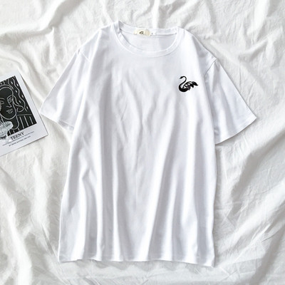 Női alkalmi póló széles modell hattyú rátéttel