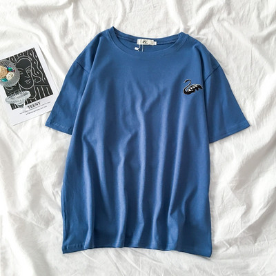 Női alkalmi póló széles modell hattyú rátéttel