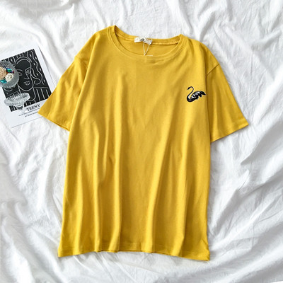 Női alkalmi póló széles modell hattyú rátéttel