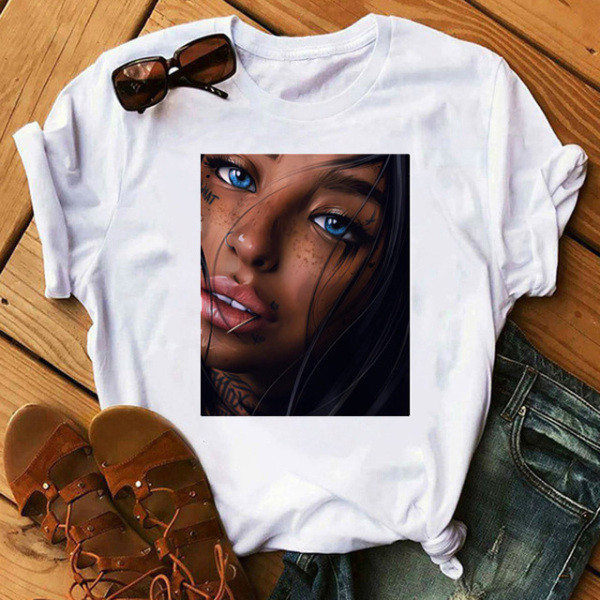 Νέο μοντέλο λευκό μπλουζάκι άνοιξης-καλοκαιριού με κοντό μανίκι και εφαρμογή