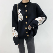 Alkalmi női mellény ovális nyakkivágással és gombokkal