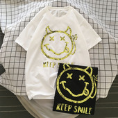 Vabaaja ovaalse dekoltee ja lühikeste varrukatega meeste T-särk