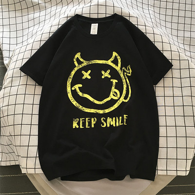 Vabaaja ovaalse dekoltee ja lühikeste varrukatega meeste T-särk