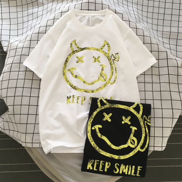 Vabaaja ovaalse dekoltee ja lühikeste varrukatega meeste T-särk