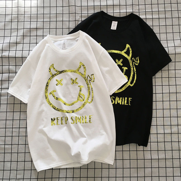 Vabaaja ovaalse dekoltee ja lühikeste varrukatega meeste T-särk