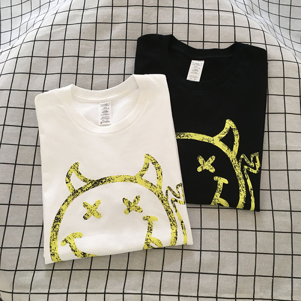 Vabaaja ovaalse dekoltee ja lühikeste varrukatega meeste T-särk