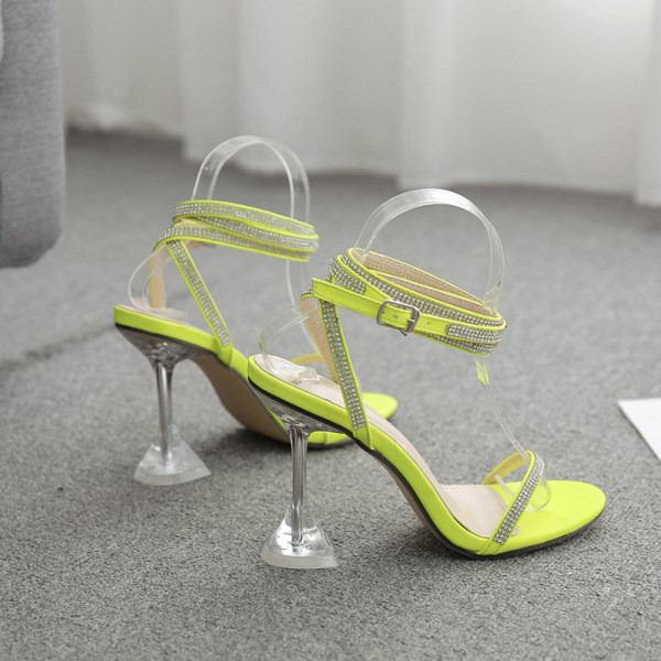 Elegantsed kivikestega kõrge kontsaga sandaalid