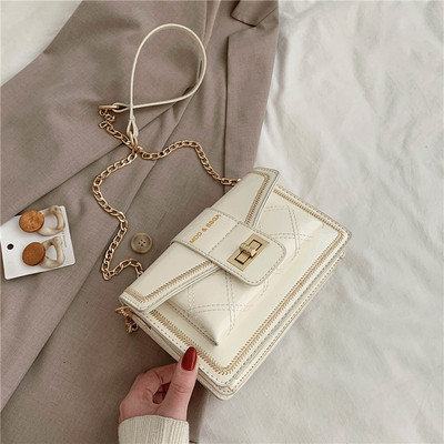 Modern női lakkbőr táska hosszú fém fogantyúval