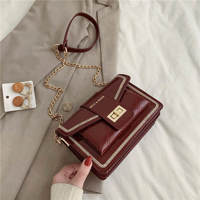 Modern női lakkbőr táska hosszú fém fogantyúval