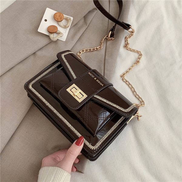 Modern női lakkbőr táska hosszú fém fogantyúval