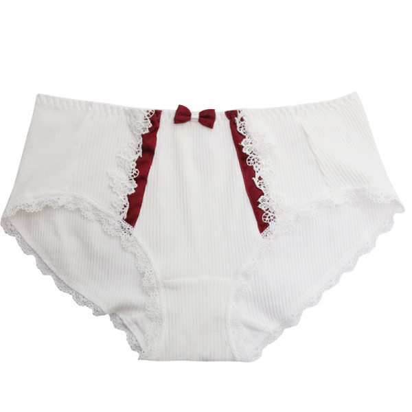 Négy pamut női bikini szett csipkével és szalagokkal