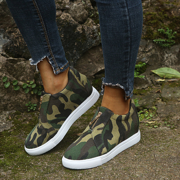 Női alkalmi cipő belső platformmal és cipzárral