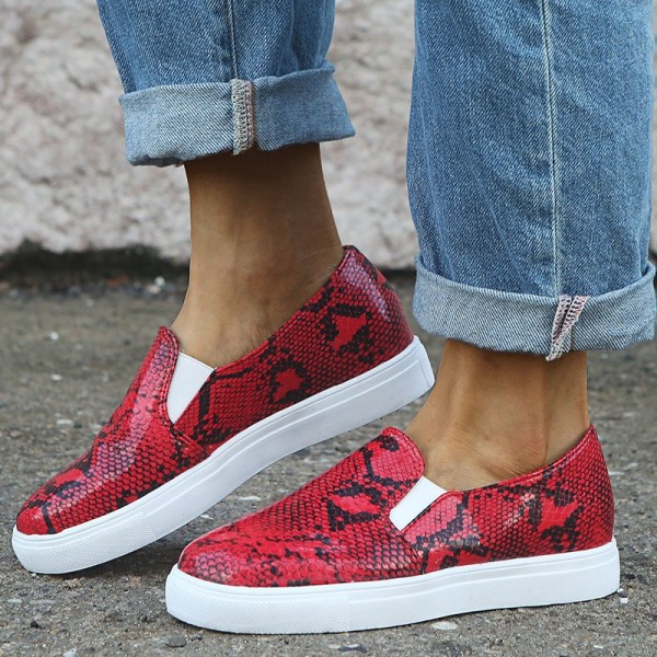 Naiste vabaaja mokassiinid, mis on valmistatud ökonahast ja lameda tallaga