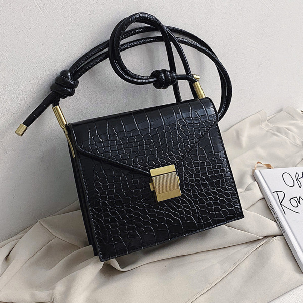 Eko bőrből készült stílusos női táska hosszú füllel