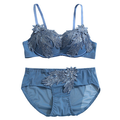 Σετ εσωρούχων σε  - μπικίνι σουτιέν με κέντημα