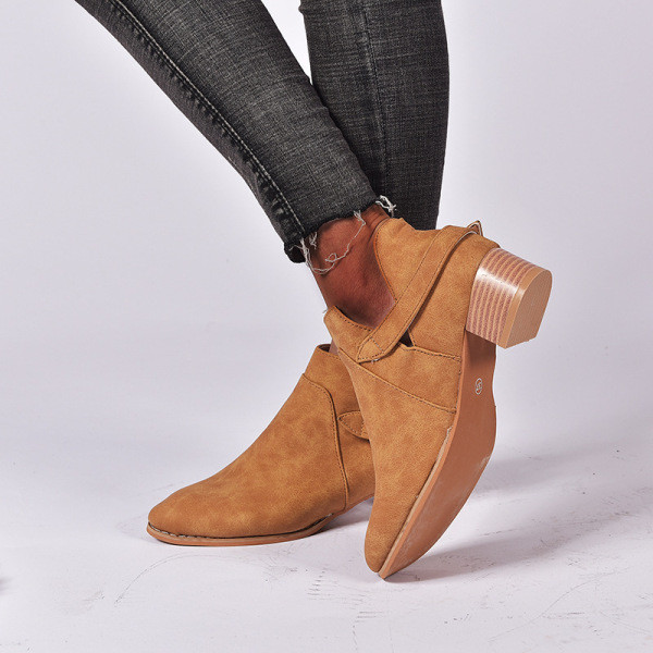 Uus ökoseemisnahast valmistatud vabaajasaapad madala kontsaga