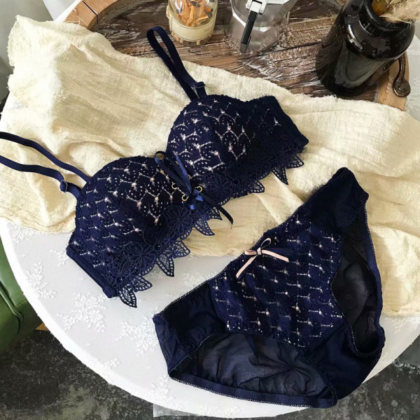 Stiilne naiste aluspesu komplekt kahest osast pitsi ja lipsudega