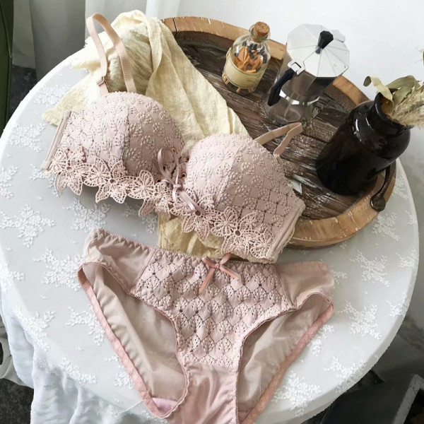 Stiilne naiste aluspesu komplekt kahest osast pitsi ja lipsudega