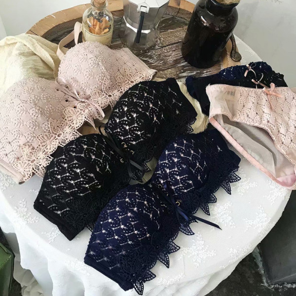 Stiilne naiste aluspesu komplekt kahest osast pitsi ja lipsudega