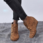 Moodsad naiste poolsaapad platvormi ja paeltega