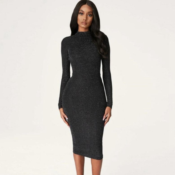 Stiilne palja seljaosa ja läikivate osakestega naiste kleit