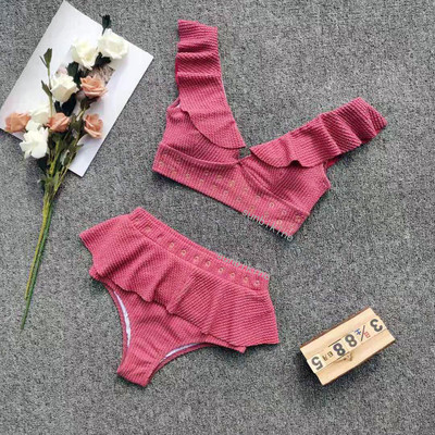 Új, kétrészes fürdőruha, magas derékkal és fém elemekkel