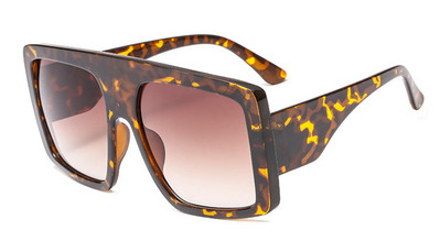 Suured ruudukujulised naiste päikeseprillid