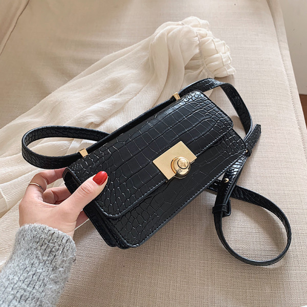 Pika sanga ja metallist kinnitusega vabaaja naistekott