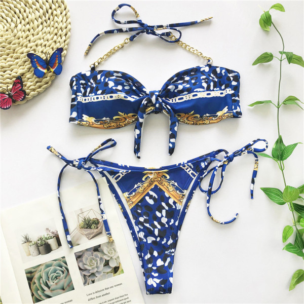 Модерен бански костюм от две части в син цвят и метална верижка 