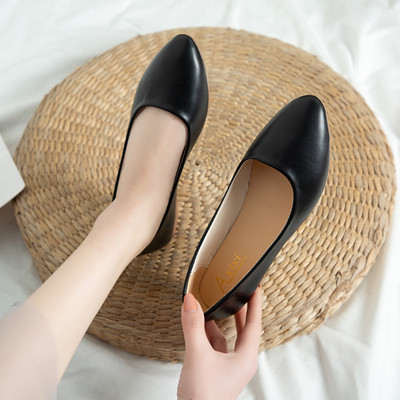 Paprasti moteriški mokasinai iš dirbtinės odos plokščiu padu, paprasto modelio