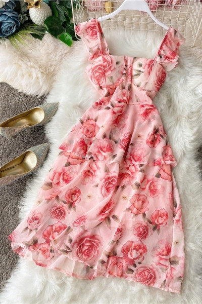 Нов модел дамска рокля с широки презрамки и флорален десен 