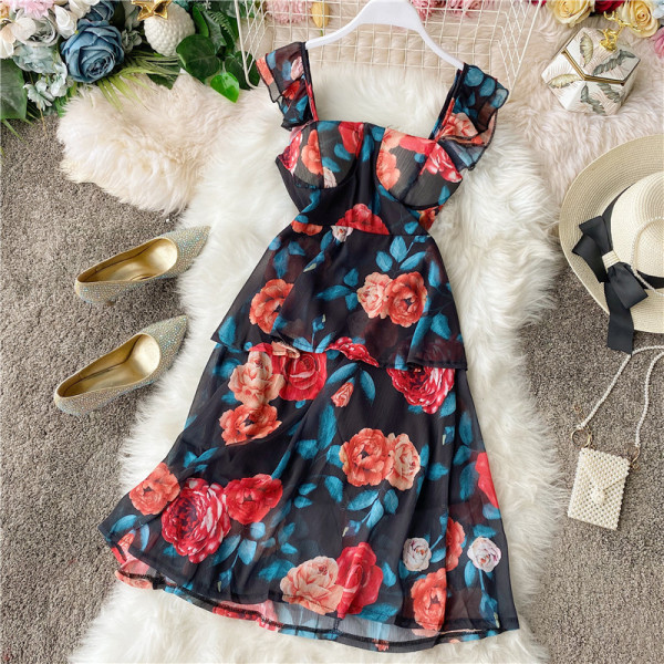 Нов модел дамска рокля с широки презрамки и флорален десен 