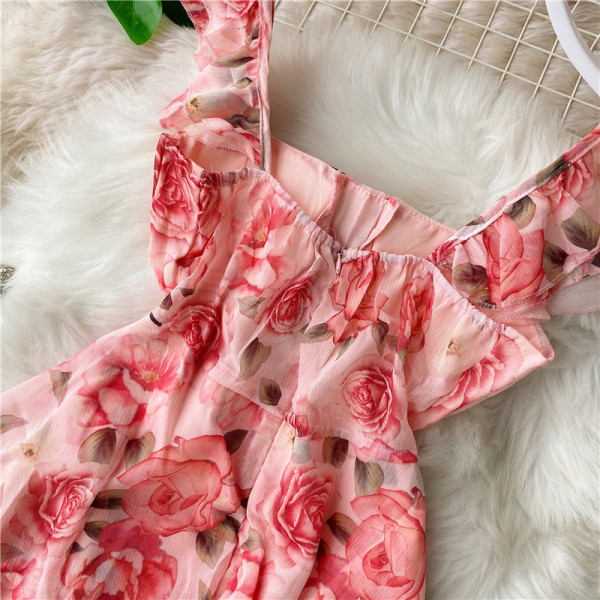 Нов модел дамска рокля с широки презрамки и флорален десен 