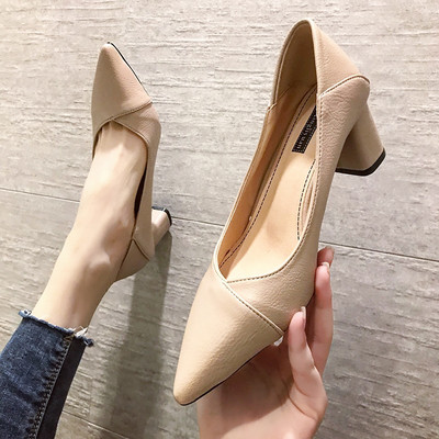 Нов модел дамски заострени обувки от еко кожа с нисък дебел ток 