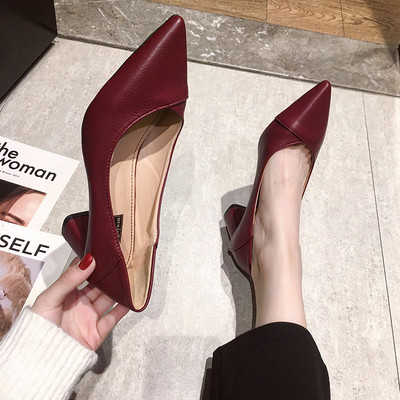 Нов модел дамски заострени обувки от еко кожа с нисък дебел ток 