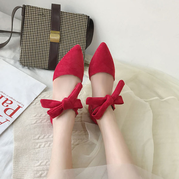 Нов модел пролетни заострени обувки с връзки от еко велур