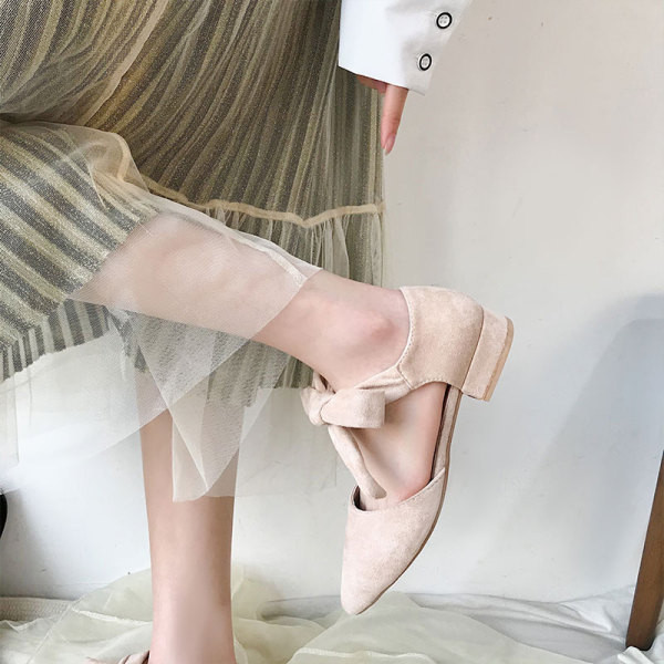 Нов модел пролетни заострени обувки с връзки от еко велур