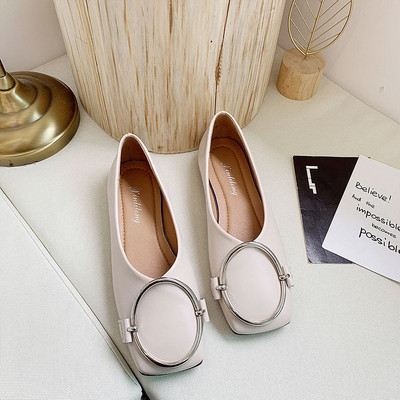 Γυναικεία casual eco leather moccasins με μεταλλική διακόσμηση