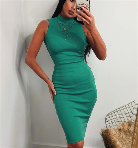 Дамска ежедневна рокля с висока яка - Slim модел